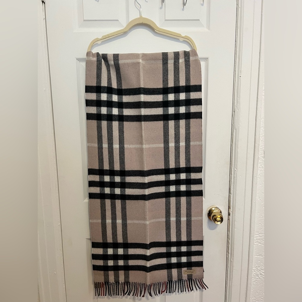 Brand new Burberry oversized reversible duffle scarf - Picture 3 of 6